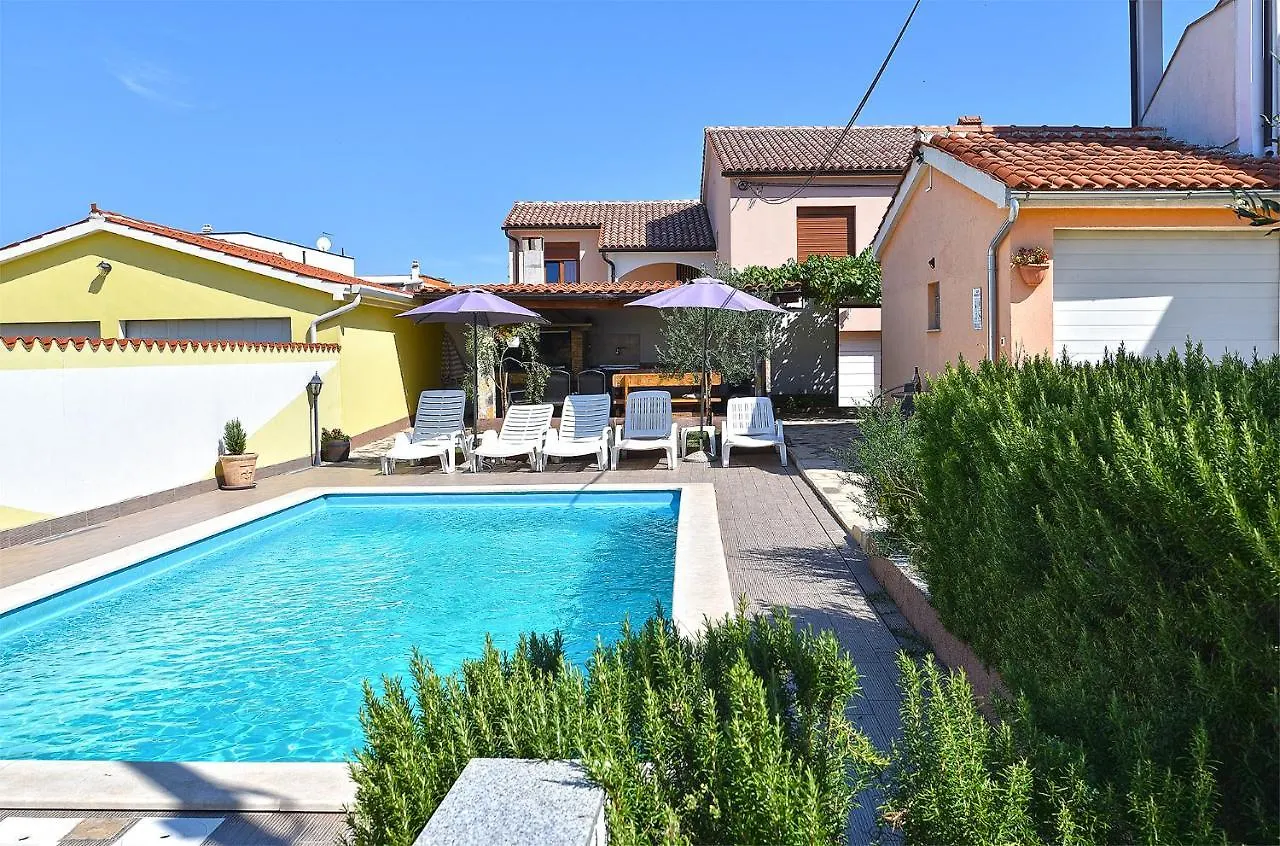 House Galizana 1962 Βίλα 0*,  Κροατία